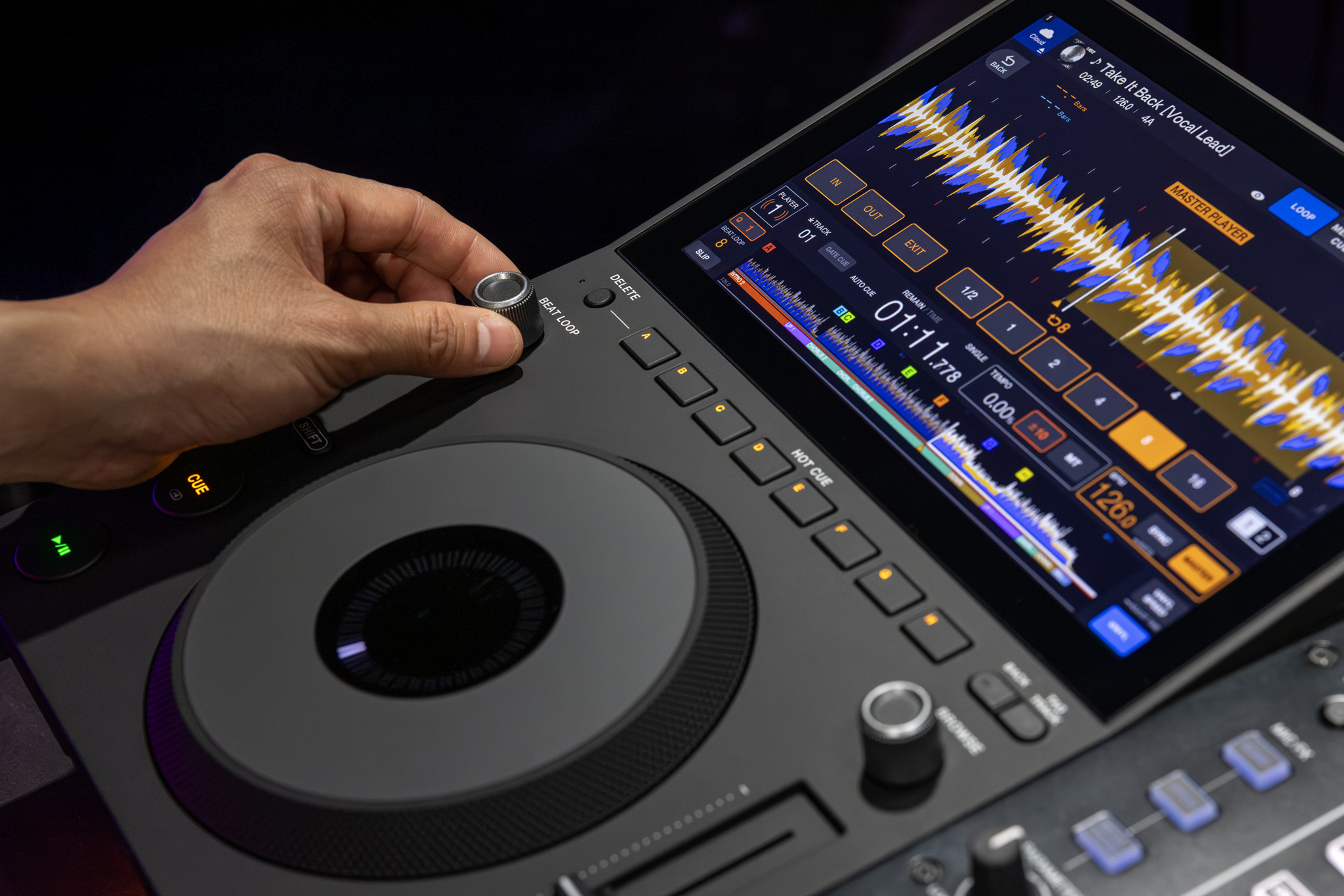 CDJ-1500X_LifestyleImages_TubeLighting_19_LR_2048x1366