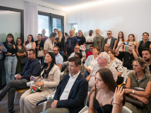 La cooperativa Esibirsi dello spettacolo taglia il nastro della nuova sede