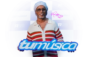 Ronaldinho cambia gioco: ora punta alla musica